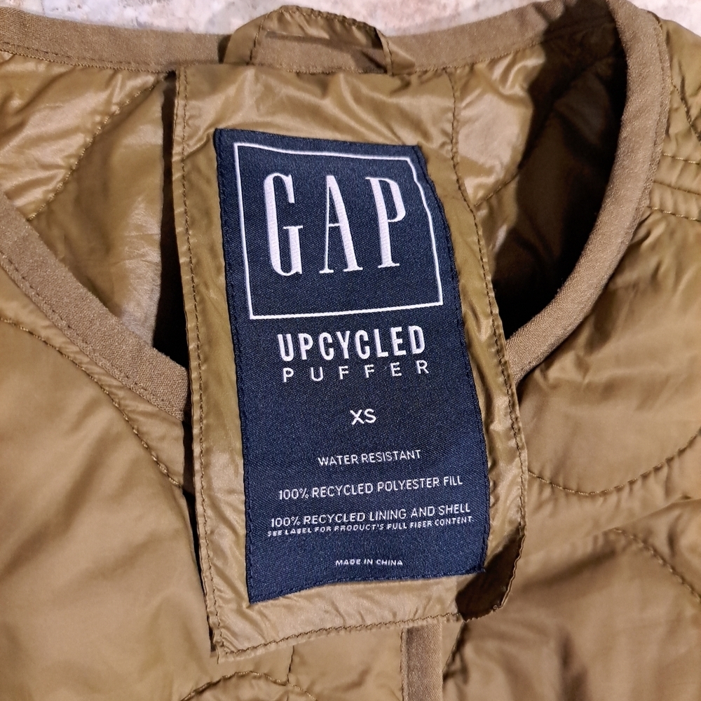 GAP Women's XS Upcycled Puffer Coat Amber Green Water Resistant Excellent Condit - Picture 7 of 9